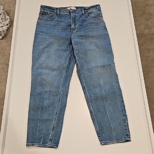 Abercrombie & Fitch High Rise Mom Jeans Size 31